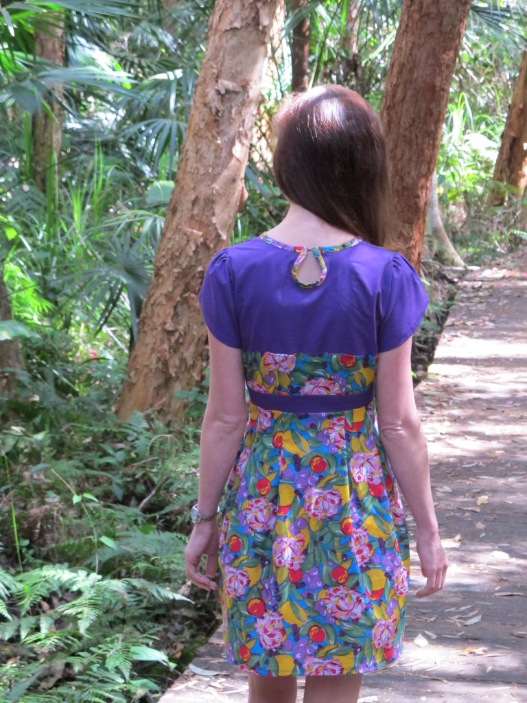 Colette Macaron - the back view and the keyhole opening