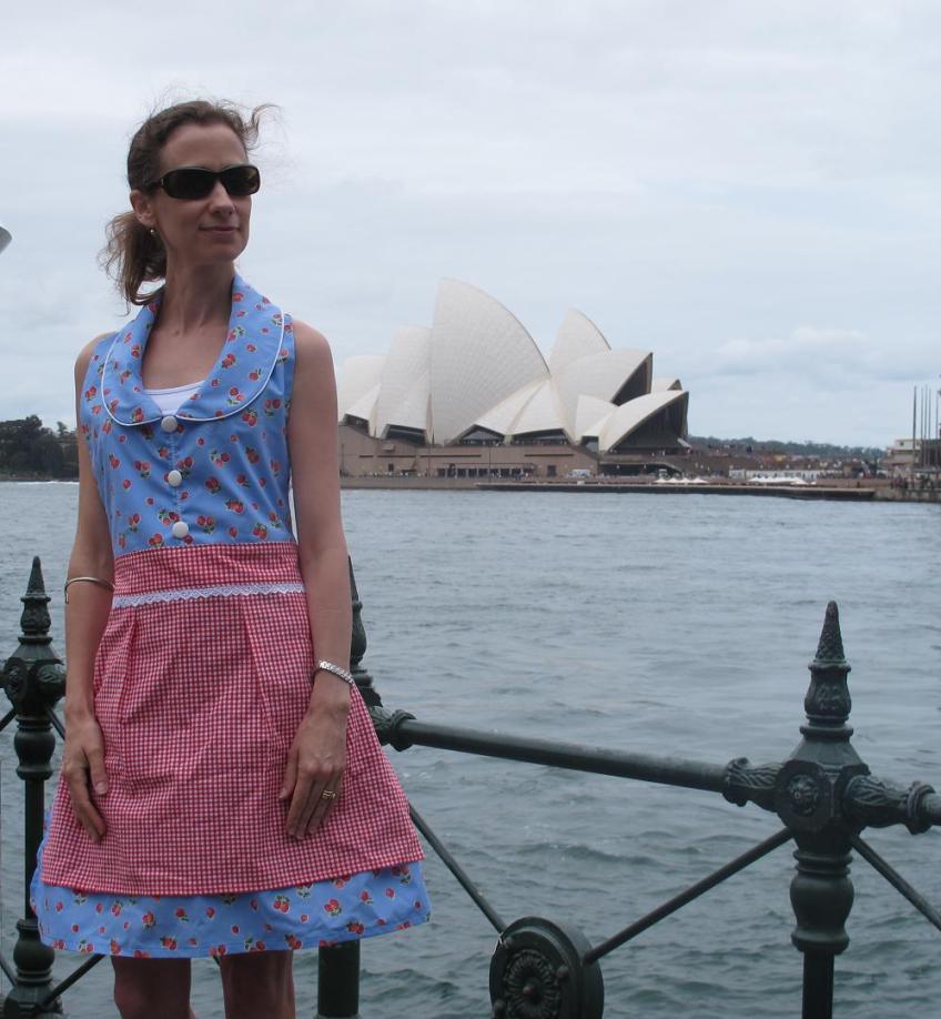 Doesn't everyone wear aprons when sightseeing?