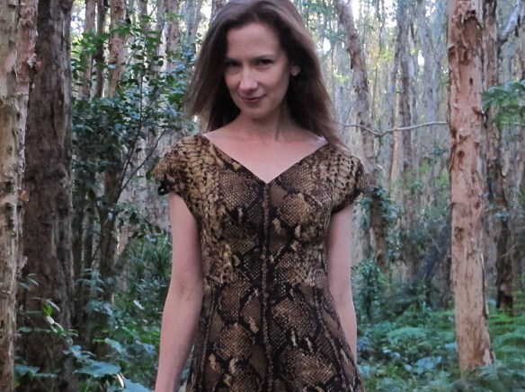 Jungle Anna - a v/slash neckline