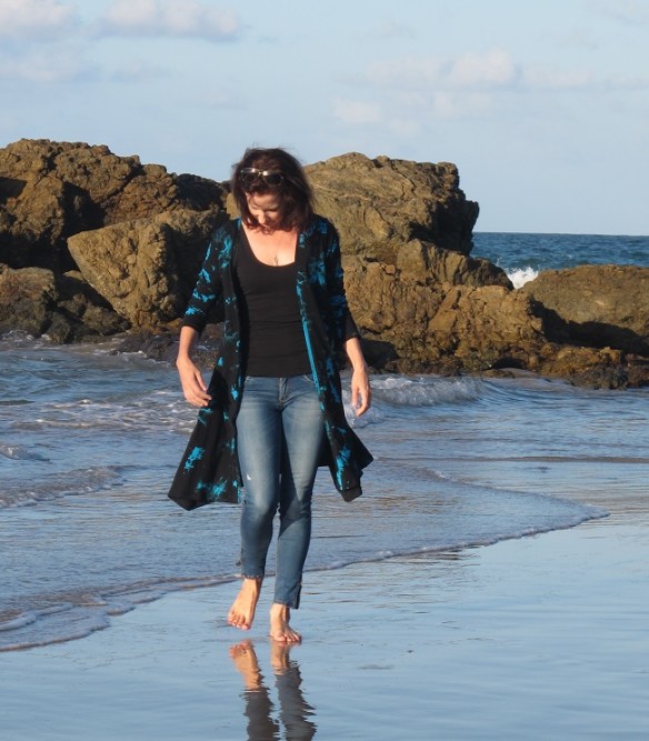 Megan Cardigan - Tessuti. Side View