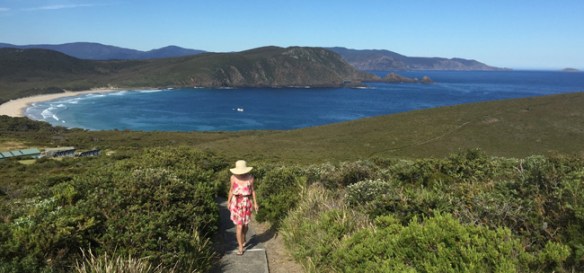 I wasn't 'in love' with this fabric when I purchased it, just its drape. Now it's sewn up I rather love the print