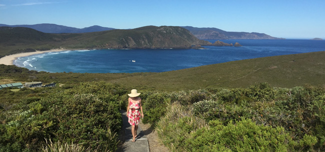 I wasn't 'in love' with this fabric when I purchased it, just its drape. Now it's sewn up I rather love the print