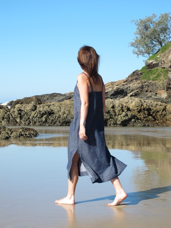 I wish more patterns had thoughtful detaqils like mitred hem finishes. It really does make the dress so much nicer!