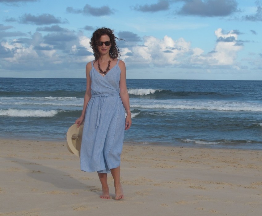 With the crossover at the front. Vintage McCalls 6587, printed in 1979.