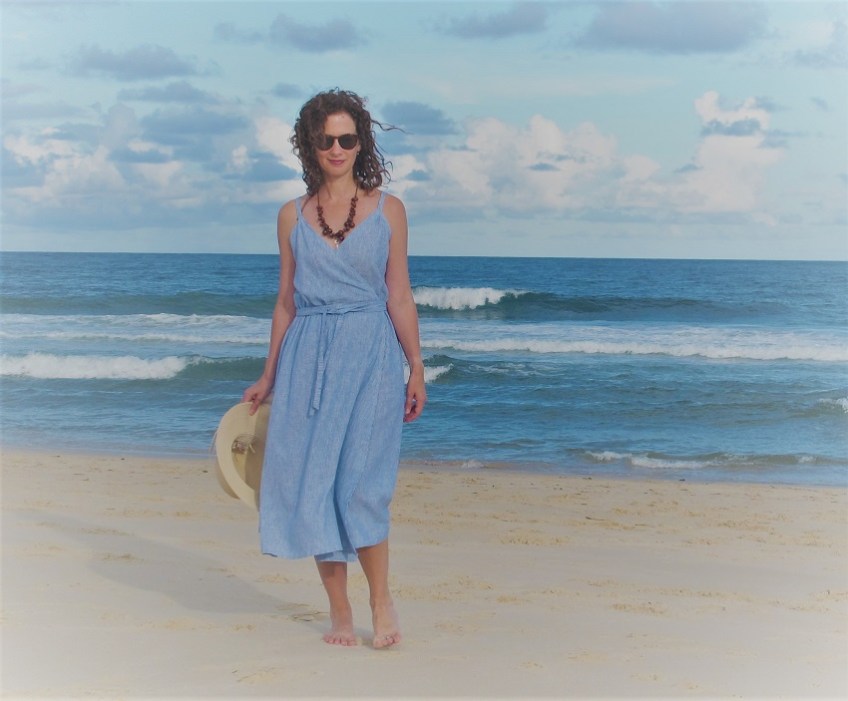 With the crossover at the front. Vintage McCalls 6587, printed in 1979.